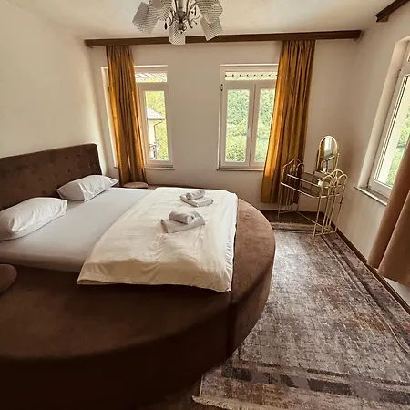 Apartment Lovely Near River / Fatima 2 Bihać